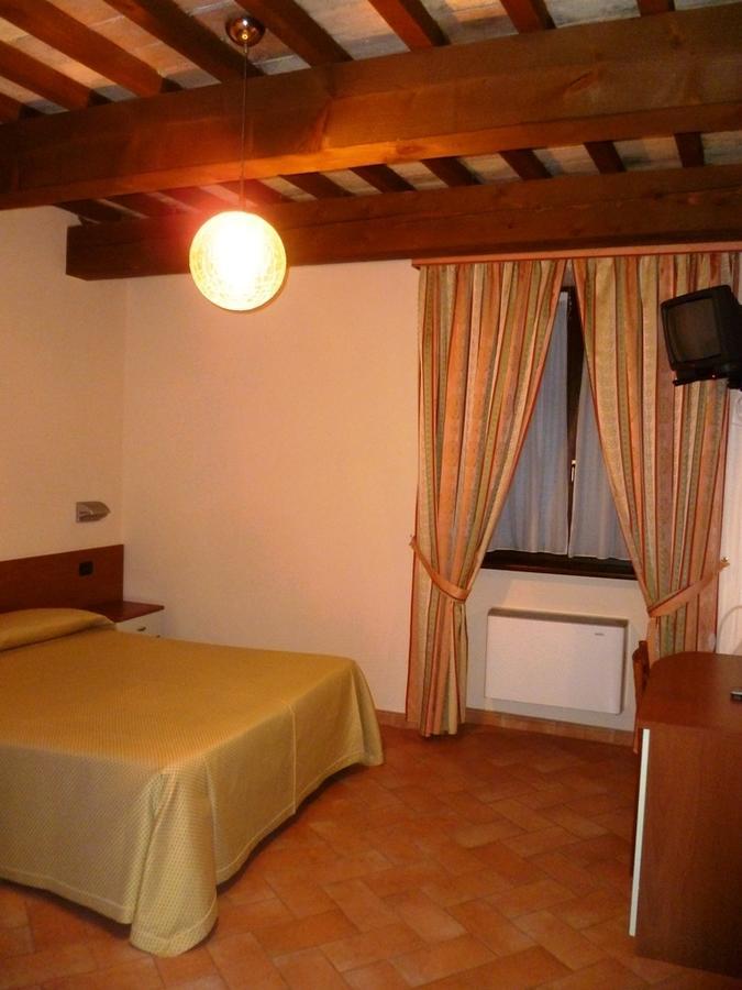 Hotel Santa Chiara Сант'Анджело-ин-Вадо Экстерьер фото