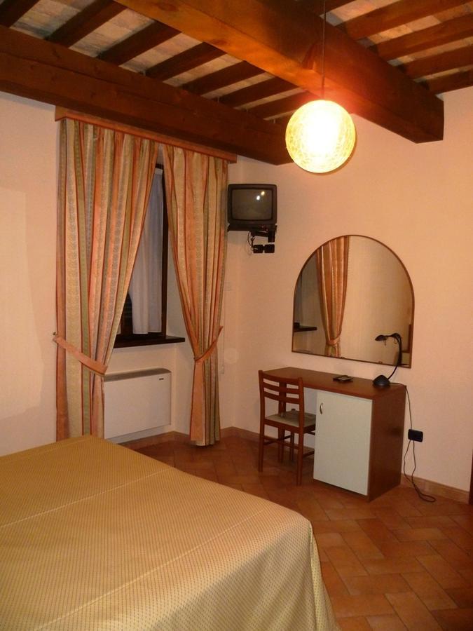 Hotel Santa Chiara Сант'Анджело-ин-Вадо Экстерьер фото